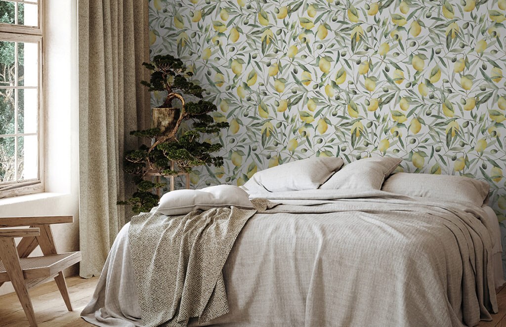 POMPÖÖS PROVENCE Tapeten mit mediterranem Zitronenmotiv im stilvollen Schlafzimmer